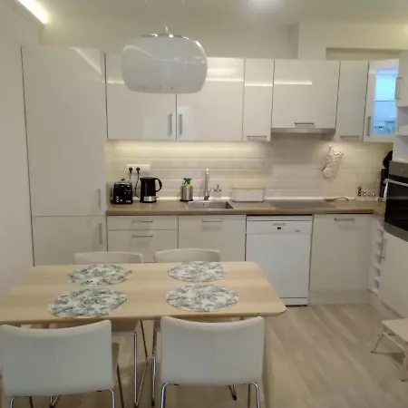 Admiral Apartman With Pool And Garden Διαμέρισμα