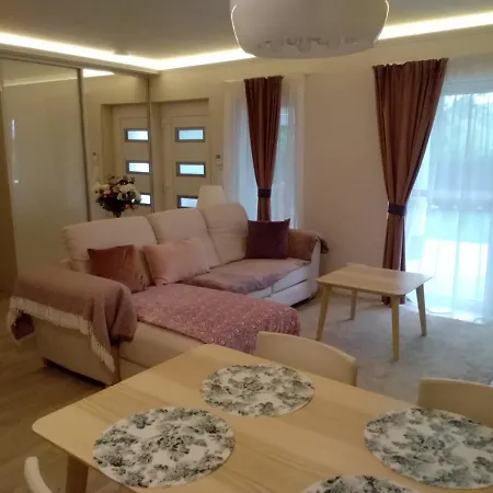 Admiral Apartman With Pool And Garden