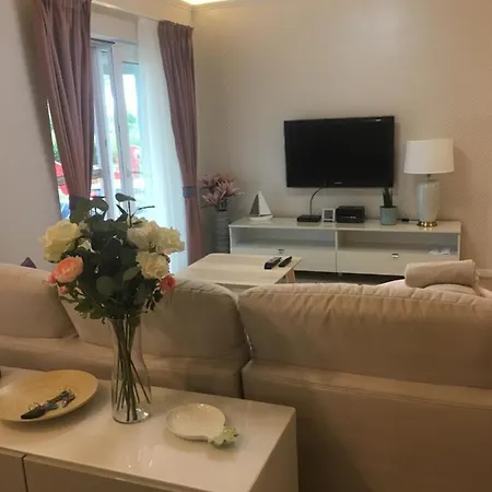 Admiral Apartman With Pool And Garden