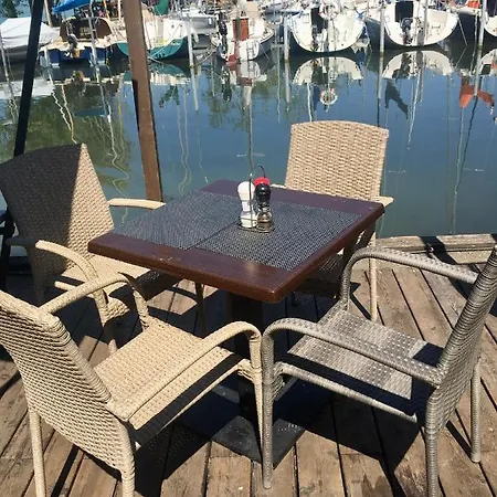 Admiral Apartman With Pool And Garden Διαμέρισμα *