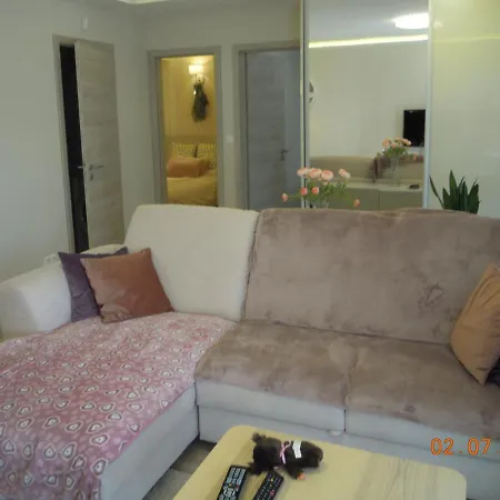 Διαμέρισμα Admiral Apartman With Pool And Garden