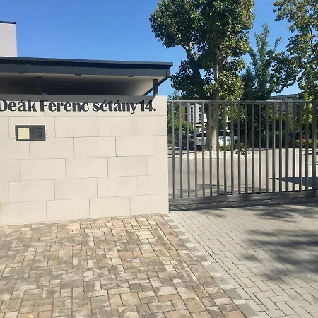 Διαμέρισμα Admiral Apartman With Pool And Garden