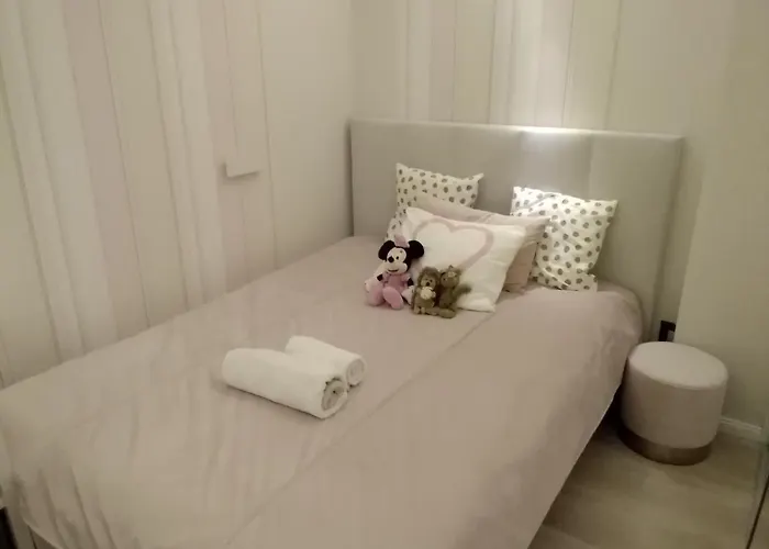 Admiral Apartman With Pool And Garden