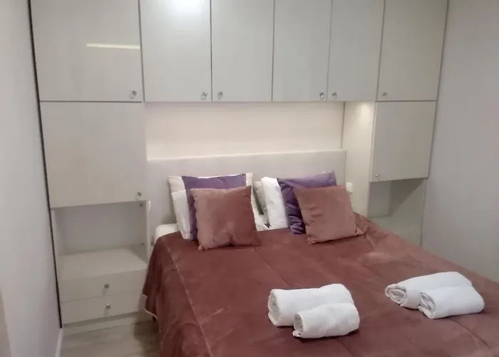 Admiral Apartman With Pool And Garden Appartamento *