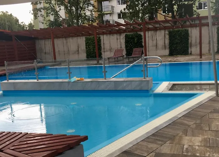 Daire Admiral Apartman With Pool And Garden Siofok