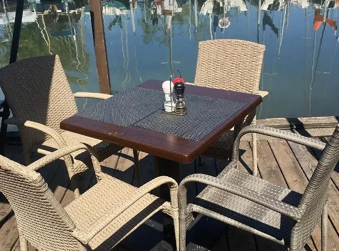 Admiral Apartman With Pool And Garden Daire *