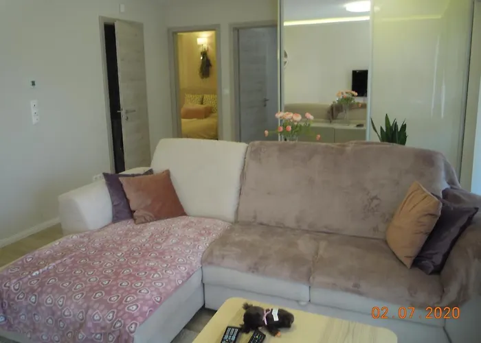 Appartamento Admiral Apartman With Pool And Garden