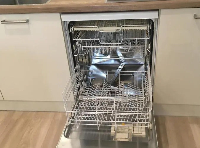 Admiral Apartman With Pool And Garden Daire