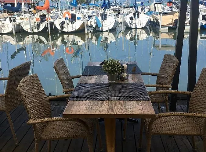 Daire Admiral Apartman With Pool And Garden *