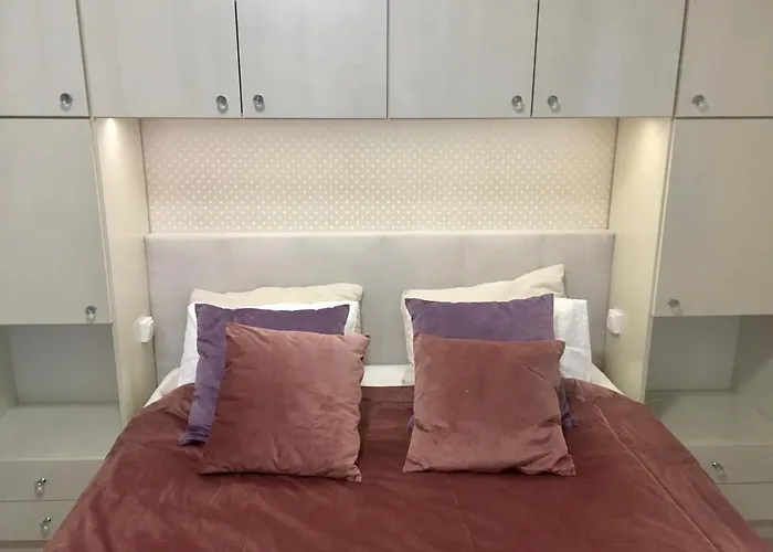 Admiral Apartman With Pool And Garden Appartamento *